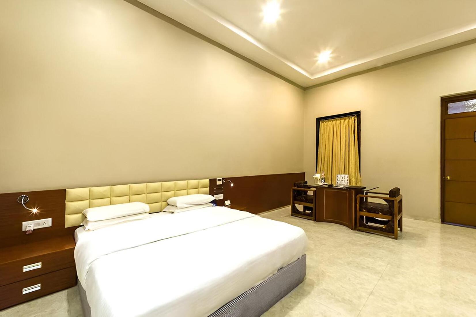 Hotel Aram Jāmnagar 外观 照片